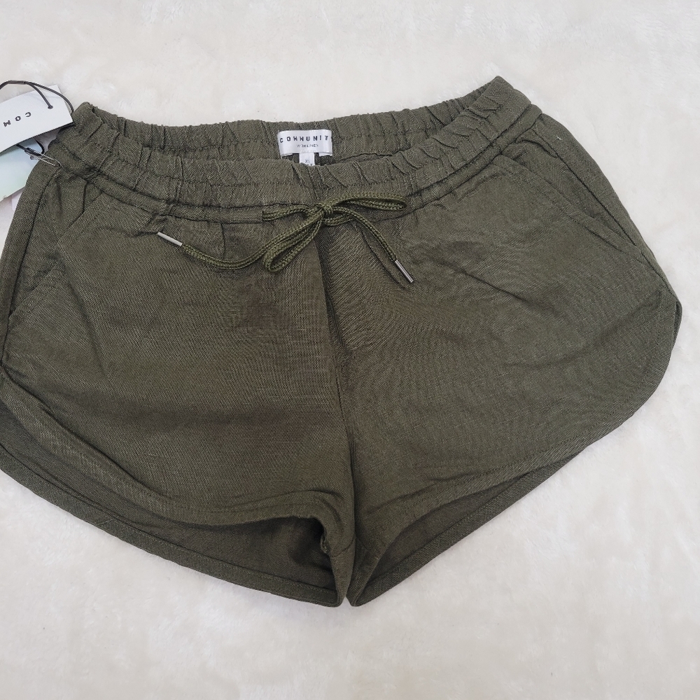 Community - Shorts. Color: Green. Size: XS.